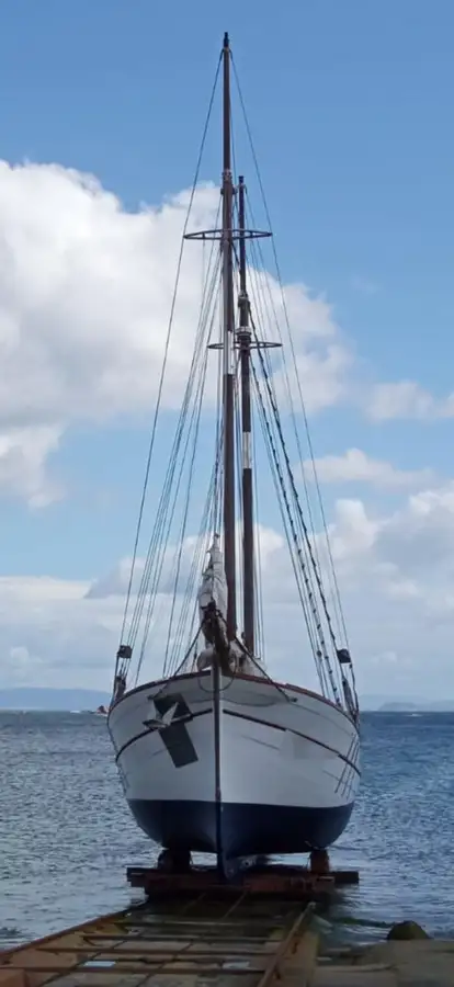 Kapal feri untuk dijual