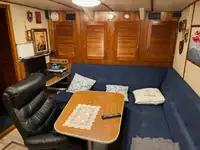 Kapal rondaan untuk dijual