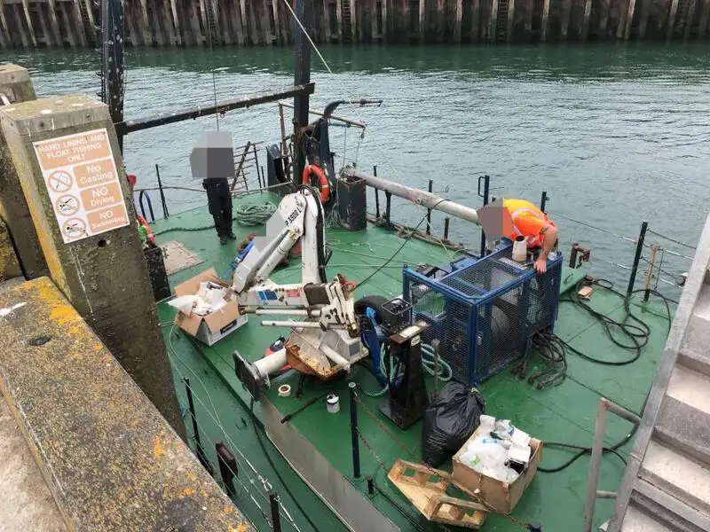 Kapal kerja untuk dijual