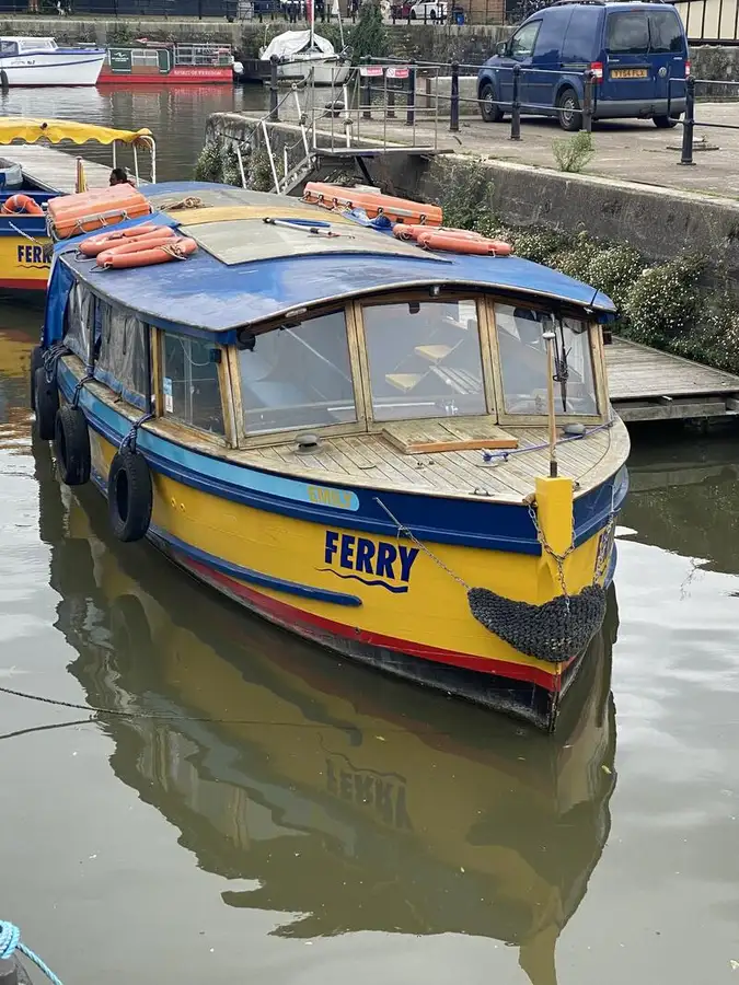 Kapal feri untuk dijual