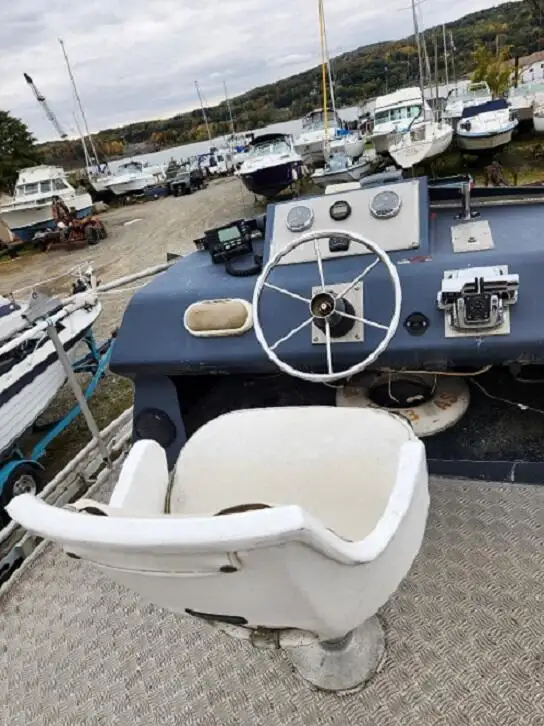 Kapal kerja untuk dijual