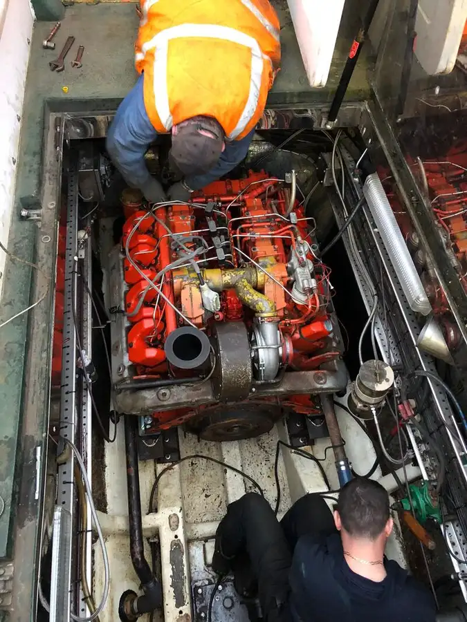 Kapal pelayaran untuk dijual