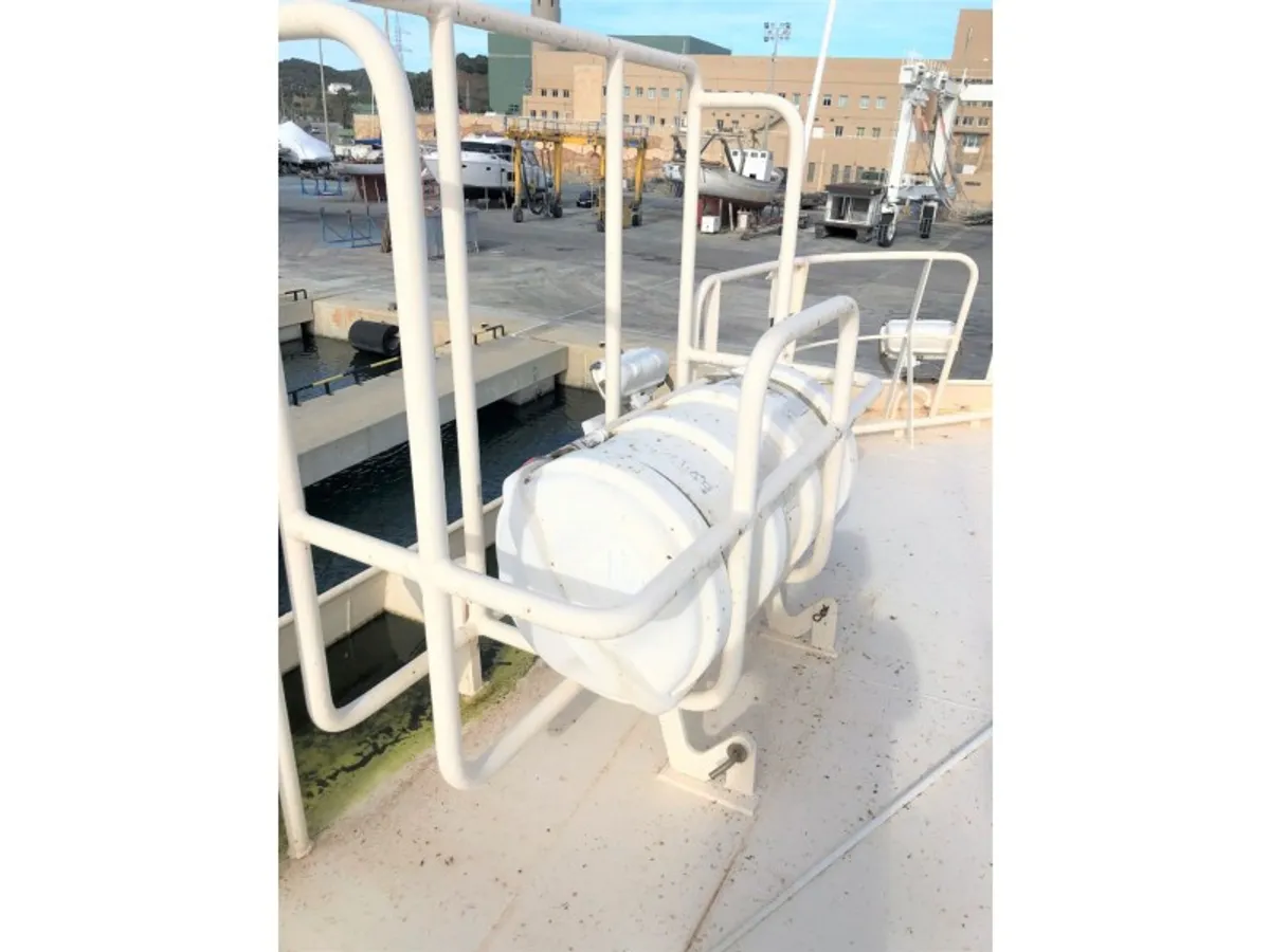 Yacht untuk dijual