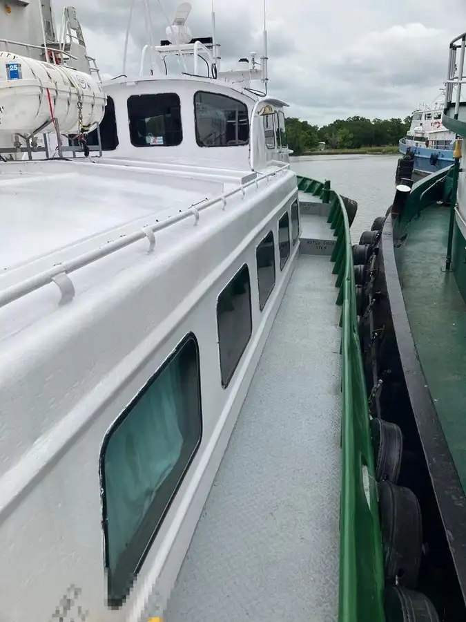 Kapal anak kapal untuk dijual