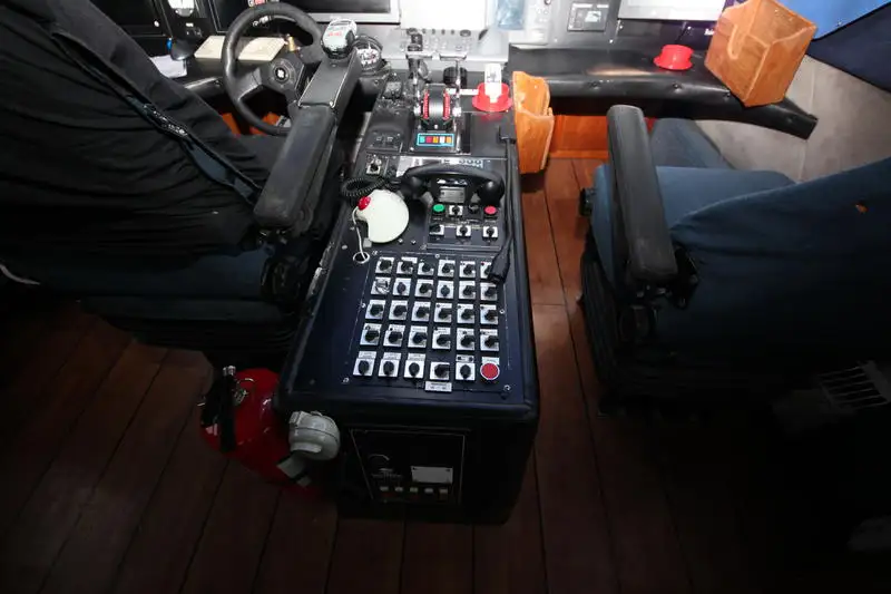 Kapal rondaan untuk dijual