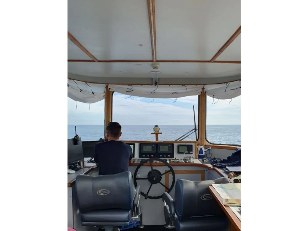 Kapal tinjauan untuk dijual