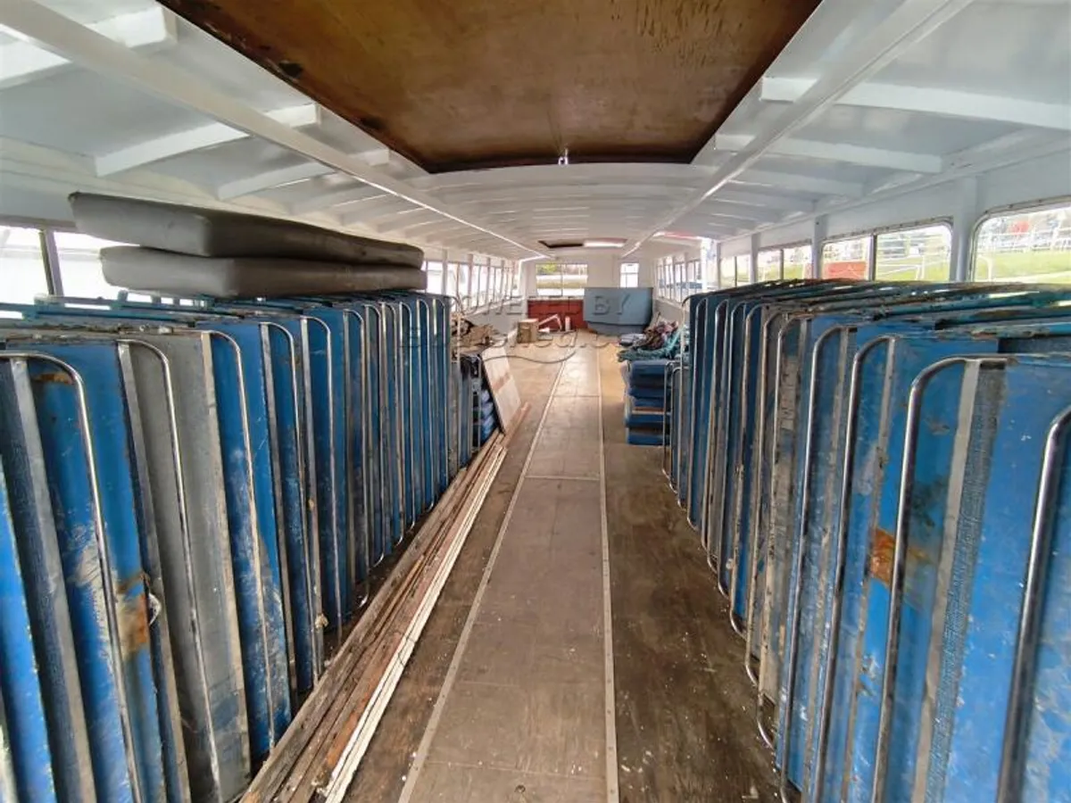 Kapal penumpang untuk dijual
