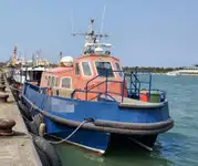 Kapal anak kapal untuk dijual