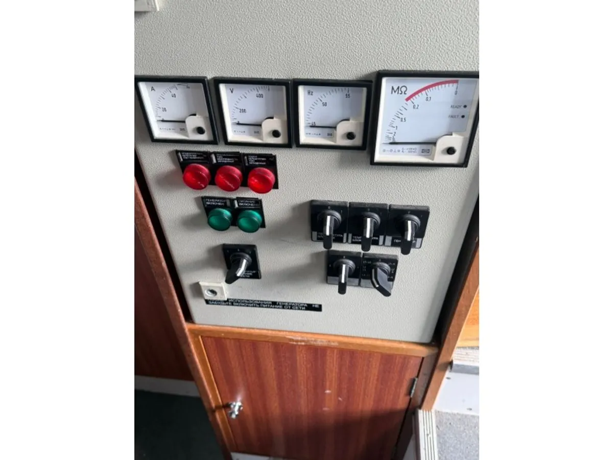 Kapal kerja untuk dijual