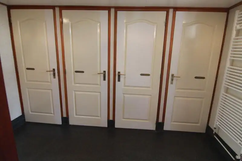 Hotel terapung untuk dijual