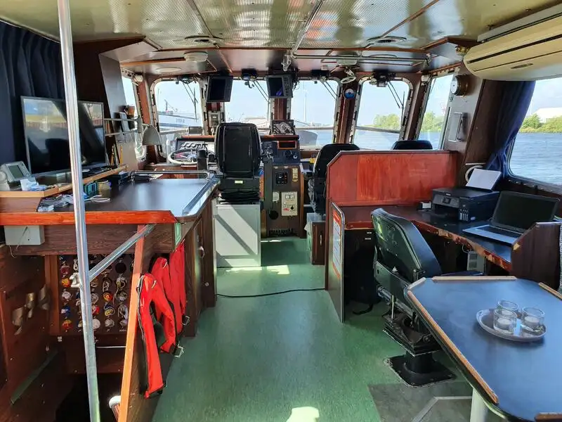 Kapal tinjauan untuk dijual