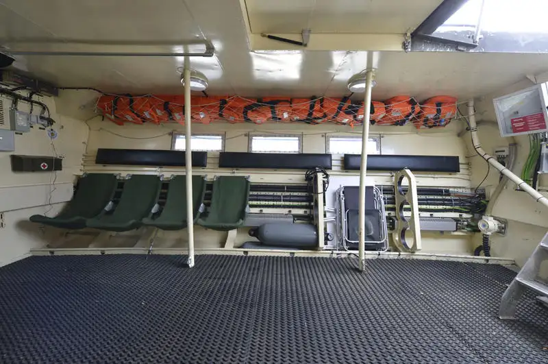 Kapal tentera laut / kapal tentera untuk dijual