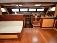 Yacht untuk dijual