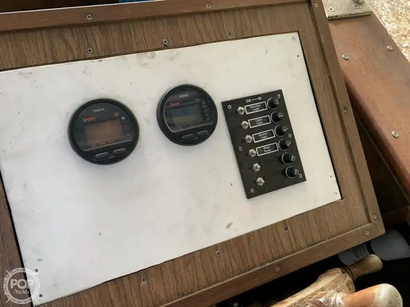 Kapal pelayaran untuk dijual