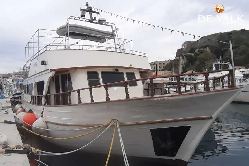 Kapal feri untuk dijual