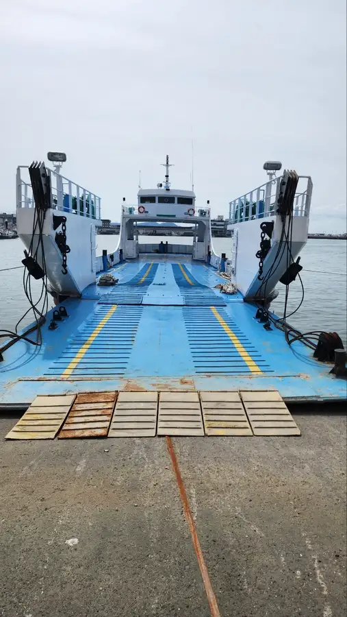 Kapal feri untuk dijual