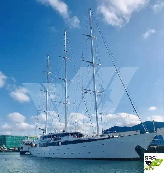 Kapal pelayaran untuk dijual