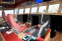 Kapal pengangkut ikan hidup untuk dijual