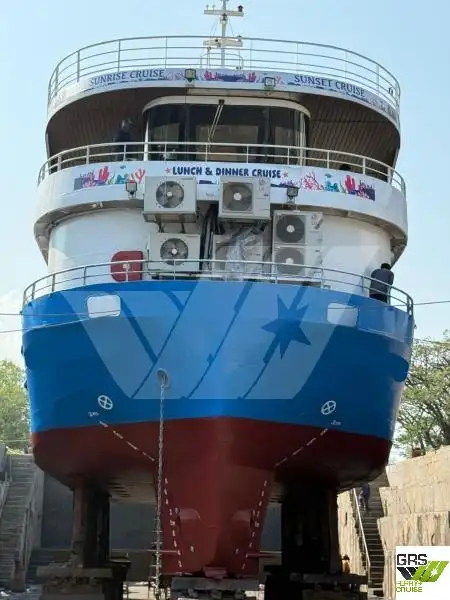 Kapal restoran untuk dijual