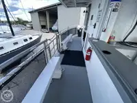 Kapal pelayaran untuk dijual