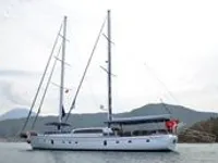 Yacht untuk dijual