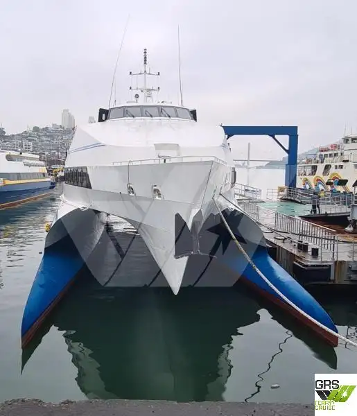 Kapal pelayaran untuk dijual