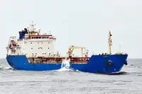 Oil/Chemical tanker untuk jualan