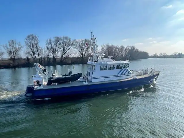 Kapal tinjauan untuk dijual