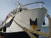 Kapal pelayaran untuk dijual