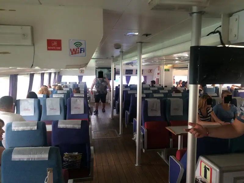 Kapal pelayaran untuk dijual
