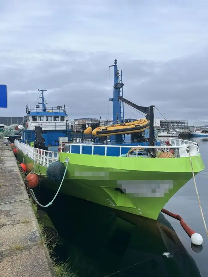Kapal kerja untuk dijual