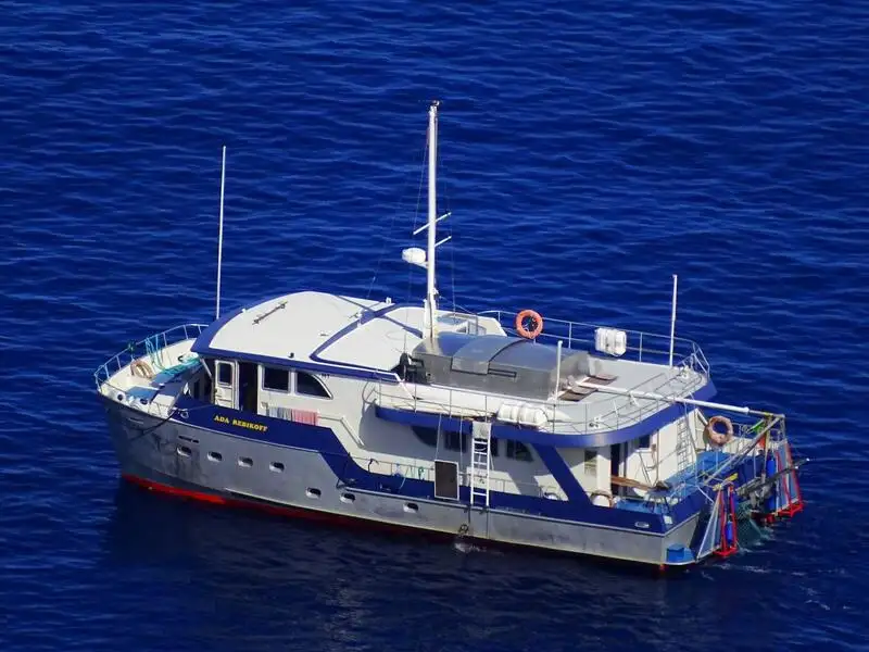 Kapal tinjauan untuk dijual