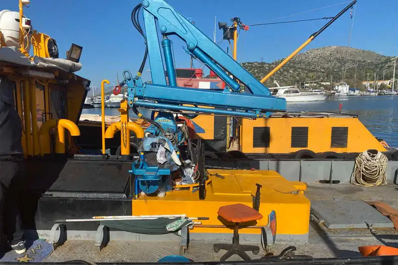 Kapal kerja untuk dijual