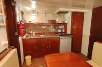 Kapal rondaan untuk dijual