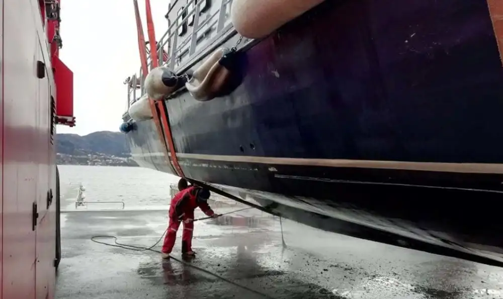 Kapal kerja untuk dijual