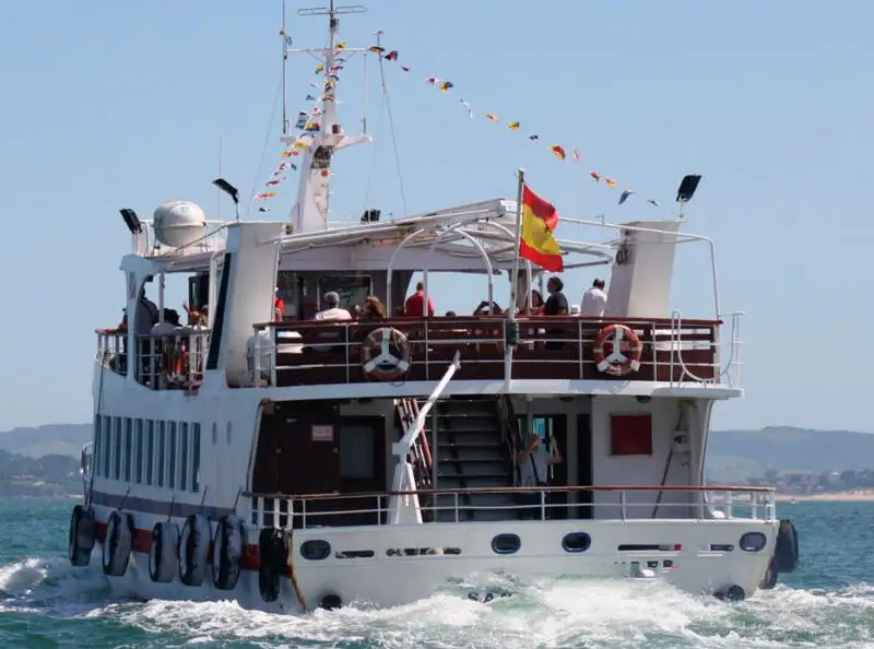 Kapal feri untuk dijual