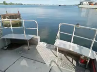 Kapal anak kapal untuk dijual