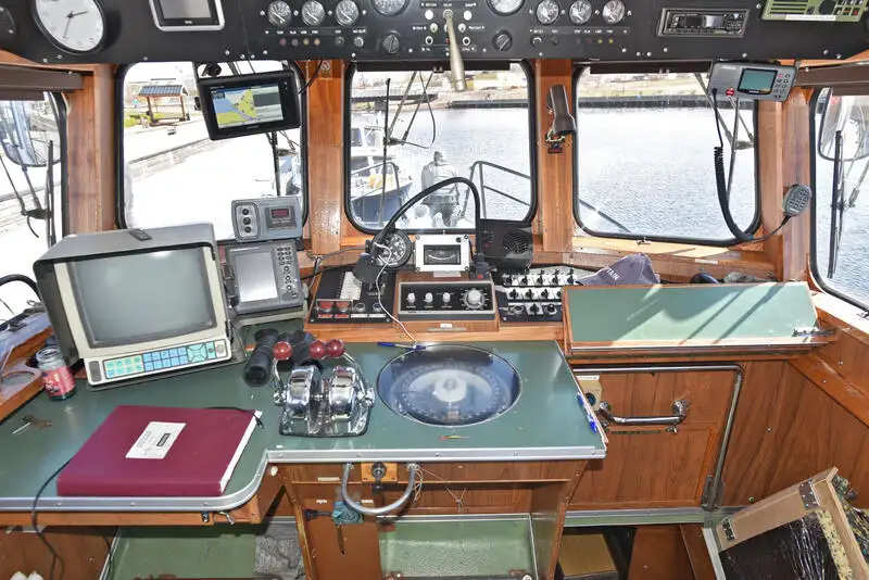 Kapal rondaan untuk dijual