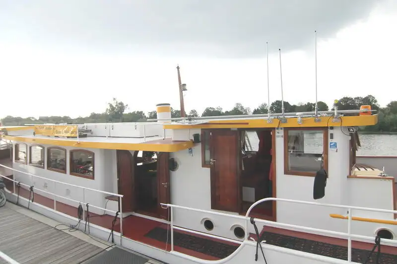 Kapal pelayaran untuk dijual