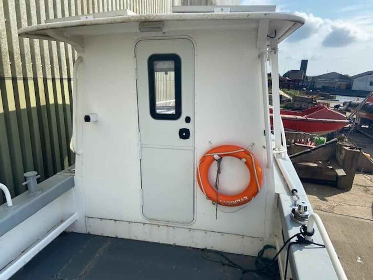 Kapal kerja untuk dijual