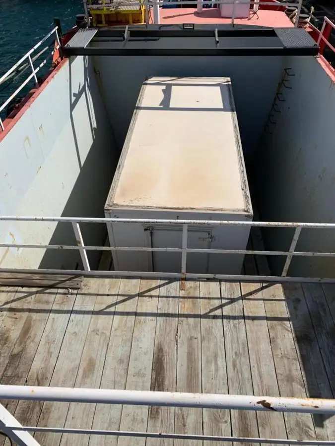 Kapal kerja untuk dijual