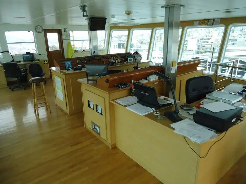 Kapal feri untuk dijual