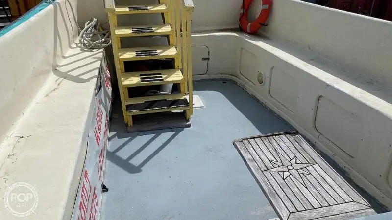 Kapal pelayaran untuk dijual