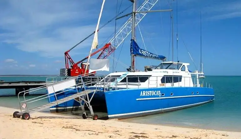 Kapal layar untuk dijual