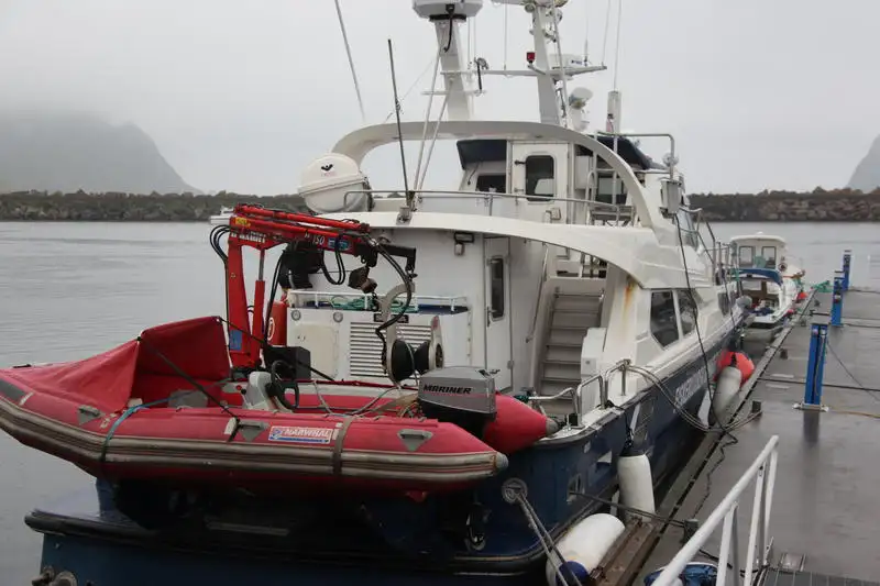 Kapal rondaan untuk dijual
