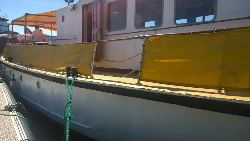 Kapal pelayaran untuk dijual
