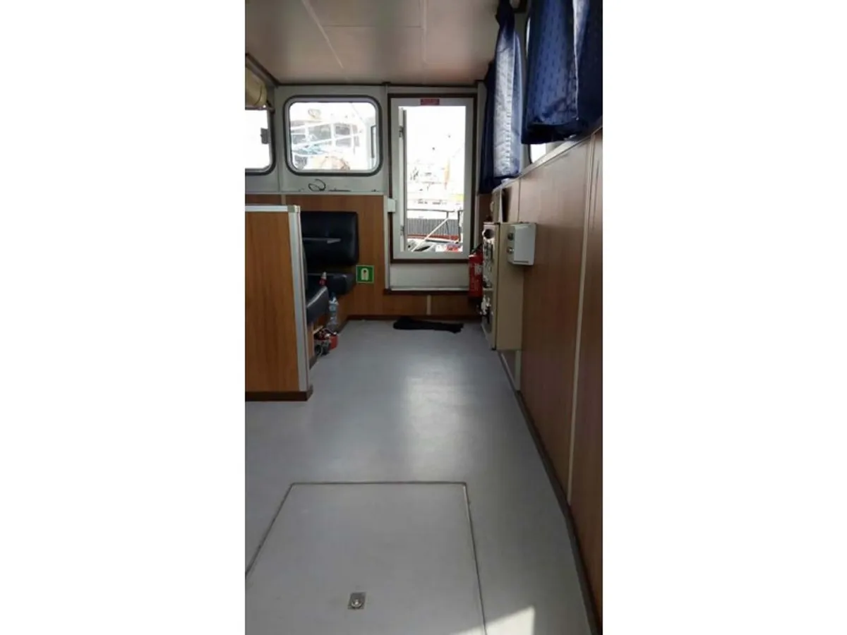 Kapal kerja untuk dijual