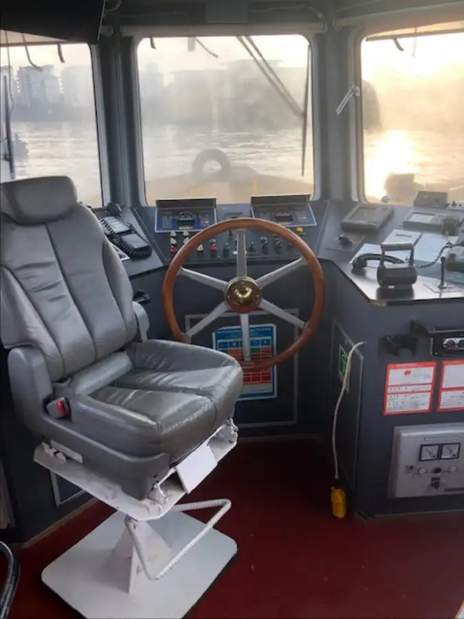 Kapal tunda untuk dijual