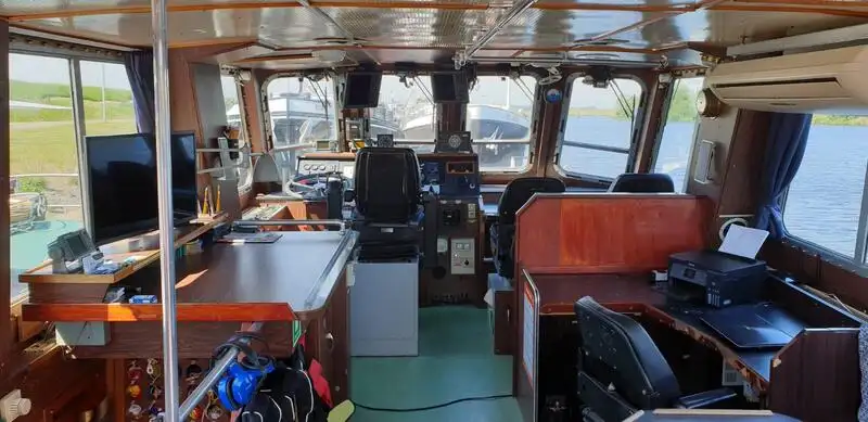Kapal rondaan untuk dijual