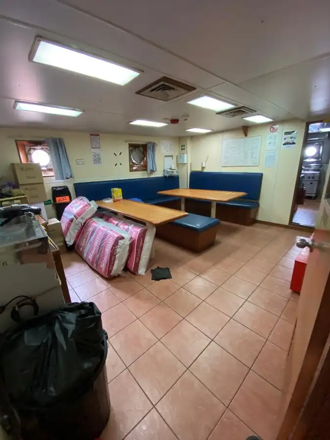 Kapal peti sejuk untuk dijual